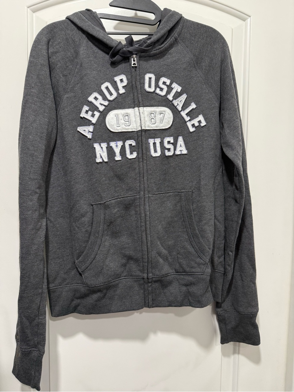 Women’s Size Medium Aeropostale NYC USA Gray Zip Up Hoodie